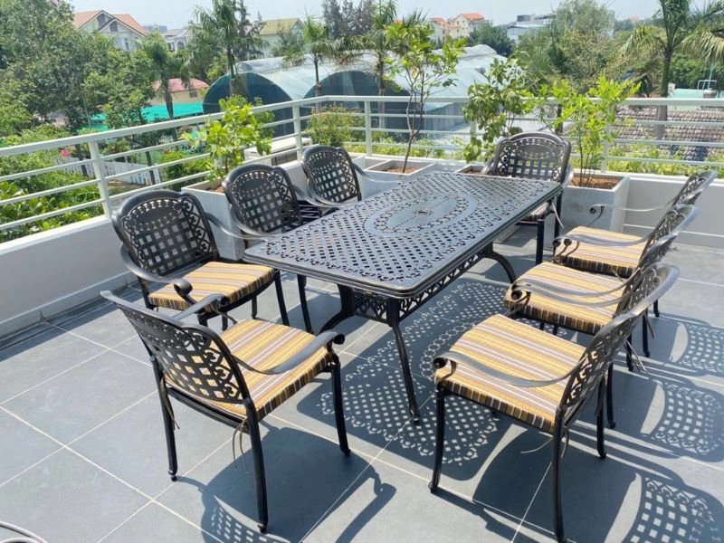 anh bia ban ghe nhom duc ngoai troi 15354