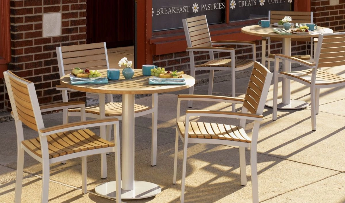 ban ghe hop kim nhom 1